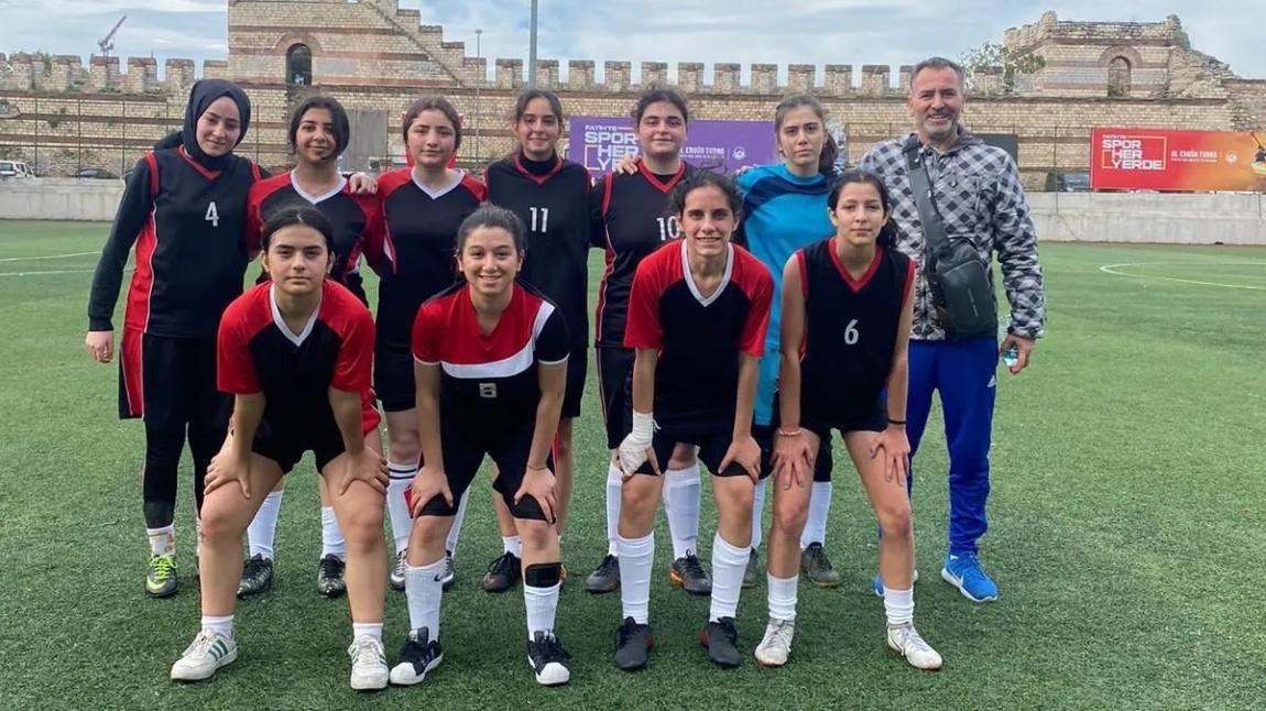 Okul Futbol Takımımız Genç Kızlar İl Şampiyonasında Bir Üst Tura Yükseldi 