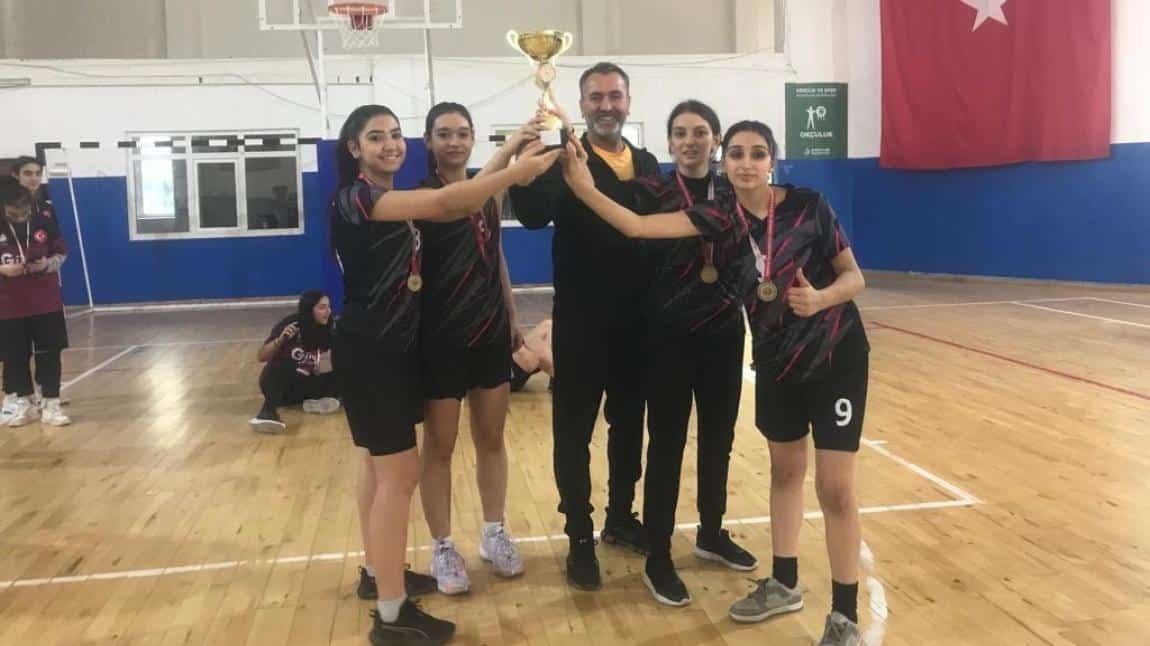 Okul Basketbol Takımımız İlçe Şampiyonu !