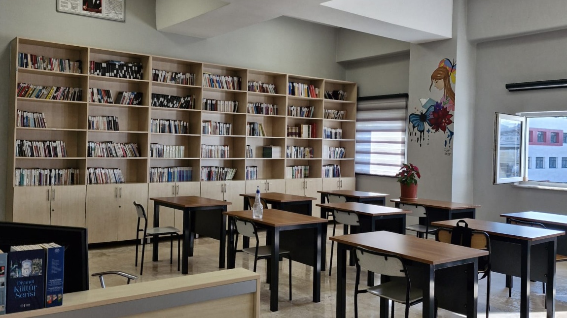 Sosyal sorumluluk programı kapsamında okul kütüphanesi düzeni ve temizliği