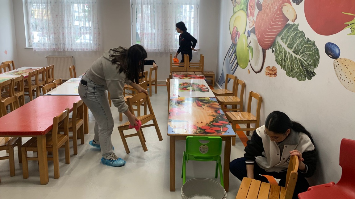Sosyal sorumluluk projesi kapsamında anaokulumuzun kapalı oyun salonu, yemekhane ve oyun parkı alanlarının temizliği, bakım ve onarımını